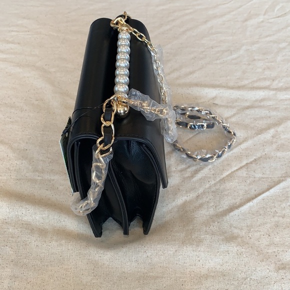 Badgley Mischka Flap Front Crossbody Black NEW - Picture 6 of 12